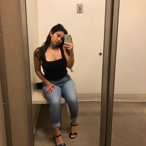 Meet your Posher, Lya